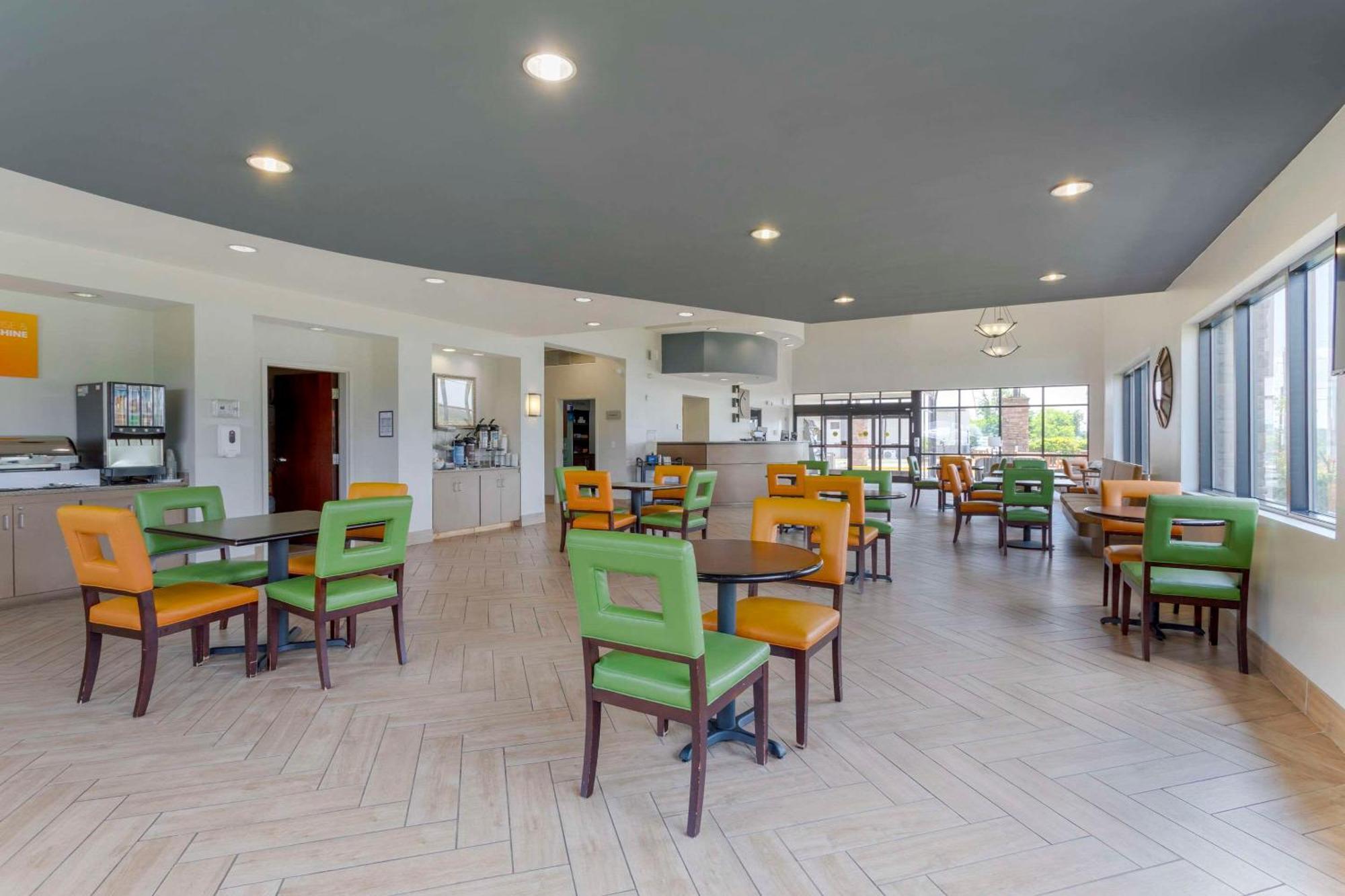 Comfort Sevierville Hotel 3*
