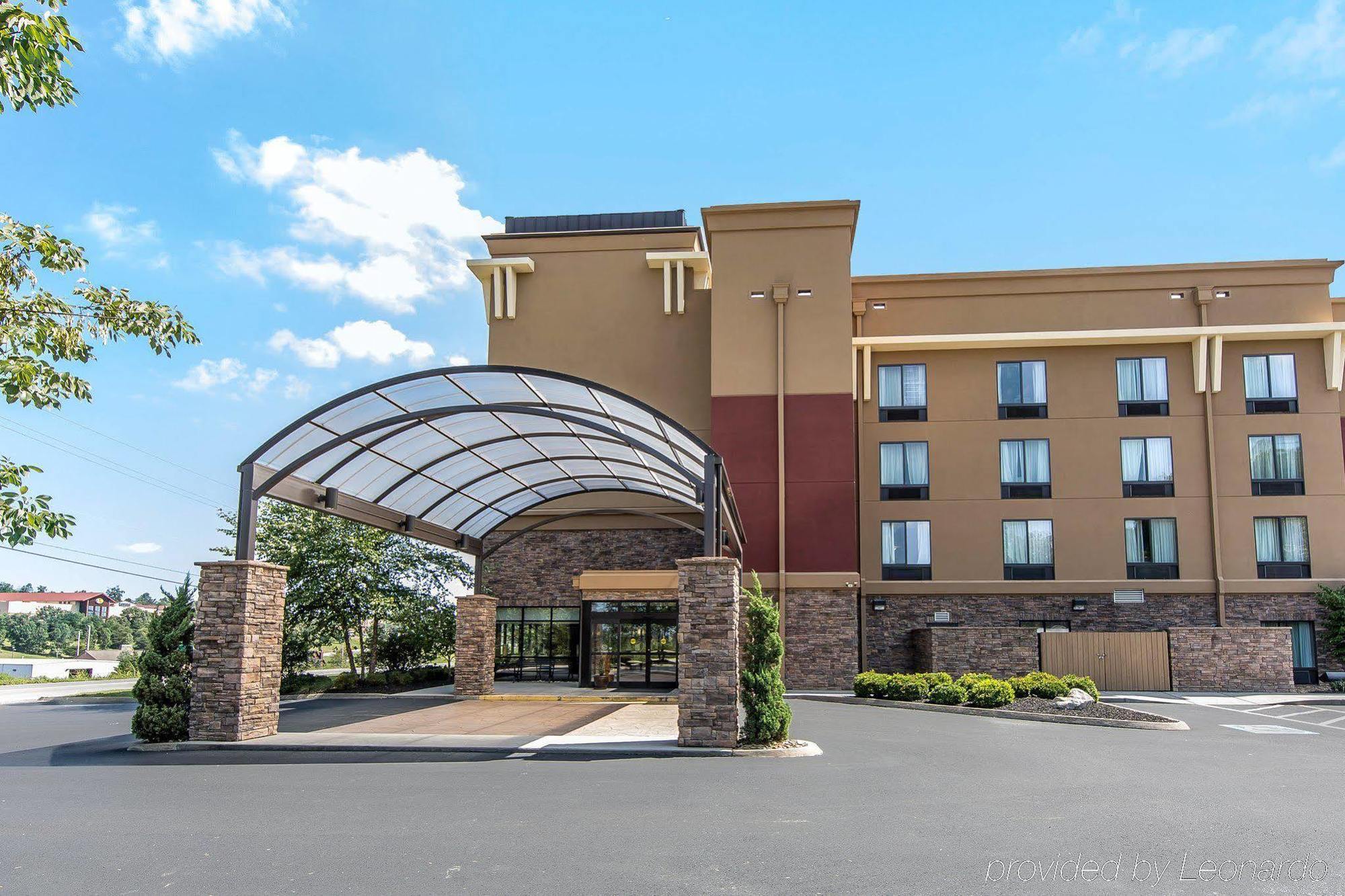 Comfort Sevierville Hotel 3*